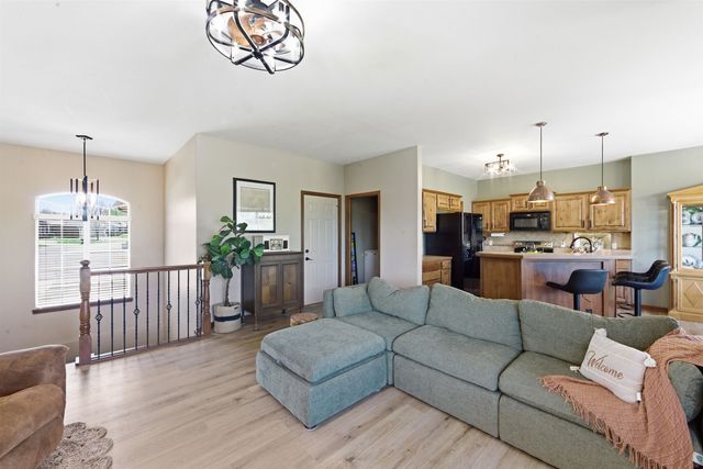 2013 E Quail Hollow St, Derby, KS 67037