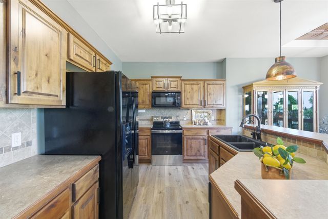 2013 E Quail Hollow St, Derby, KS 67037