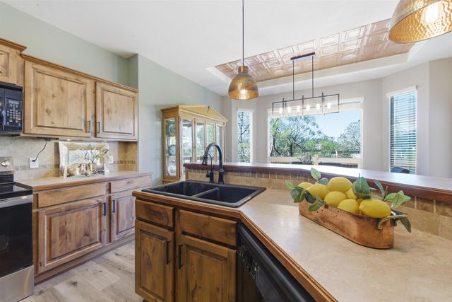 2013 E Quail Hollow St, Derby, KS 67037