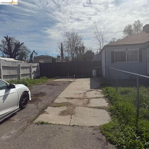 1104 Holly AVE, Linda, CA 95961