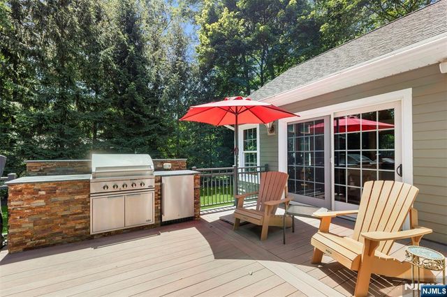 565 Dorchester Drive, River Vale, NJ 07675