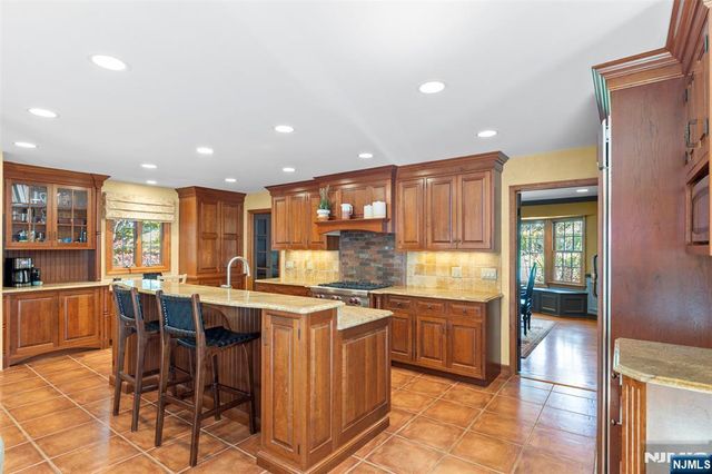 565 Dorchester Drive, River Vale, NJ 07675