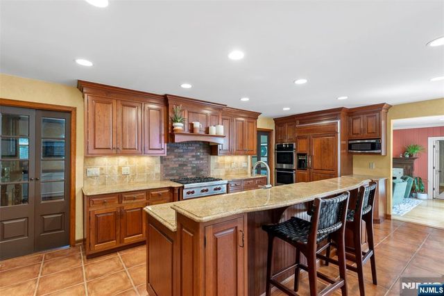 565 Dorchester Drive, River Vale, NJ 07675