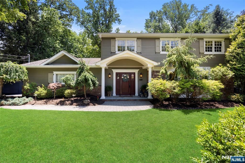 565 Dorchester Drive, River Vale, NJ 07675