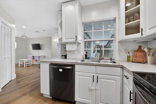 4451 NW 7th Street, Coconut Creek, FL 33066