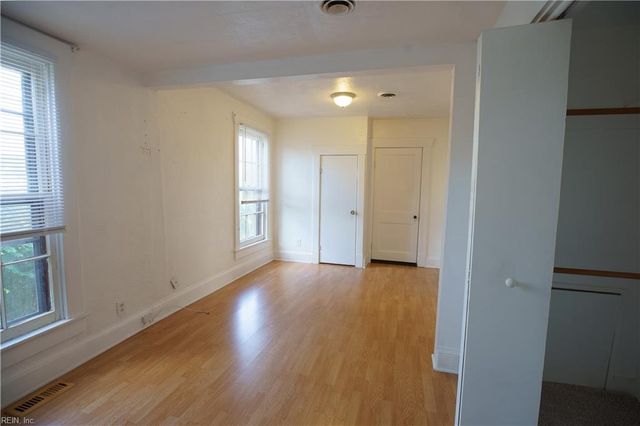 1009 E Leicester AVE, Norfolk, VA 23503