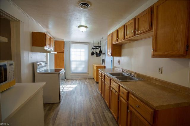 1009 E Leicester AVE, Norfolk, VA 23503