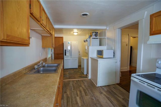 1009 E Leicester AVE, Norfolk, VA 23503