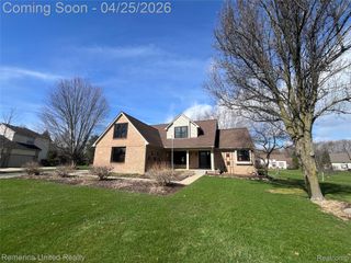 2505 Foxgrove Court, Highland Charter Township, MI 48356