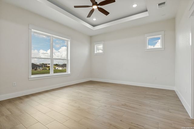 157 Estates Dr, La Vernia, TX 78121