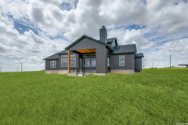157 Estates Dr, La Vernia, TX 78121