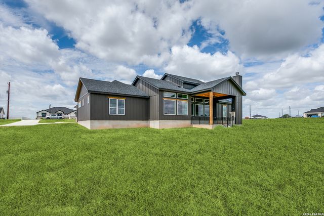 157 Estates Dr, La Vernia, TX 78121