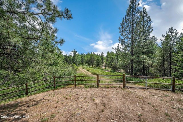 9067 W COEUR D ALENE DR, Spirit Lake, ID 83869