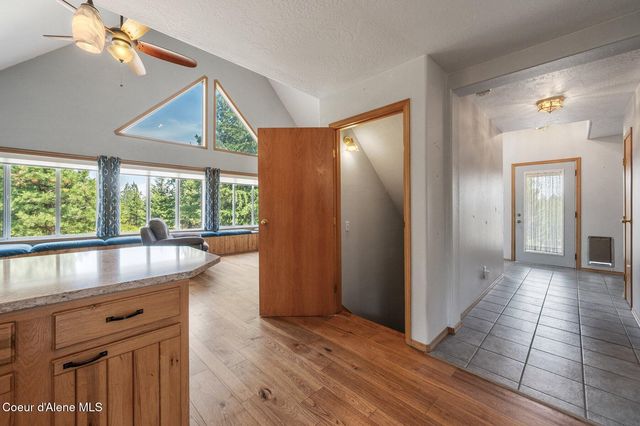 9067 W COEUR D ALENE DR, Spirit Lake, ID 83869