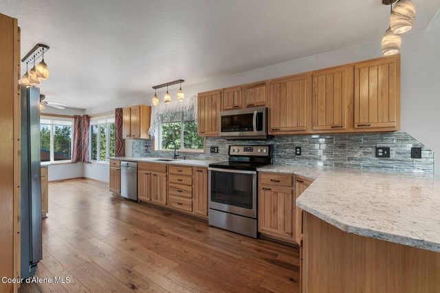 9067 W COEUR D ALENE DR, Spirit Lake, ID 83869