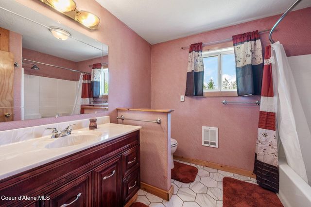 9067 W COEUR D ALENE DR, Spirit Lake, ID 83869