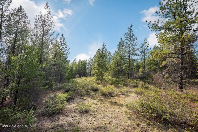 9067 W COEUR D ALENE DR, Spirit Lake, ID 83869