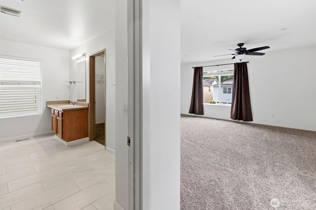 3230 Hoffman Hill Boulevard, Dupont, WA 98327