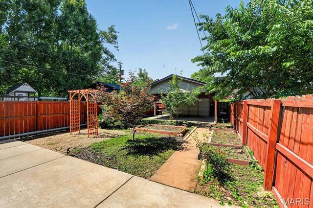4059 Castleman Avenue, St Louis, MO 63110
