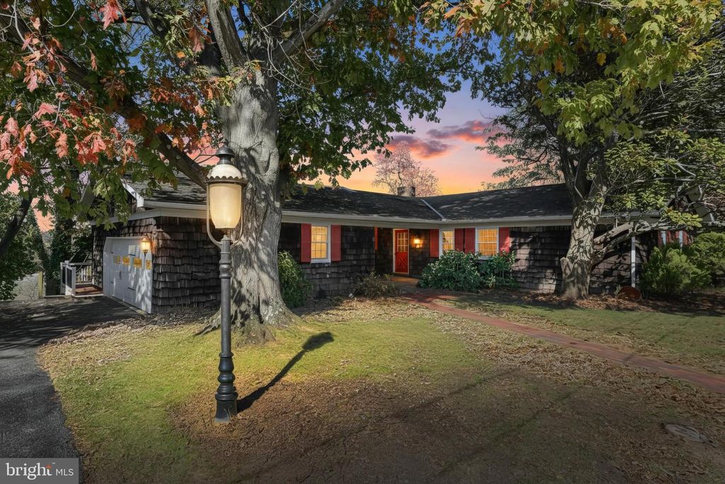 150 E RIDGE AVE, Glen Rock, PA 17327