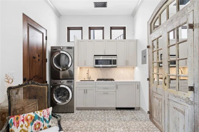 541 Hazel, Corona Del Mar, CA 92625