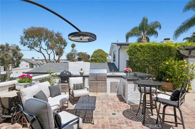 541 Hazel, Corona Del Mar, CA 92625