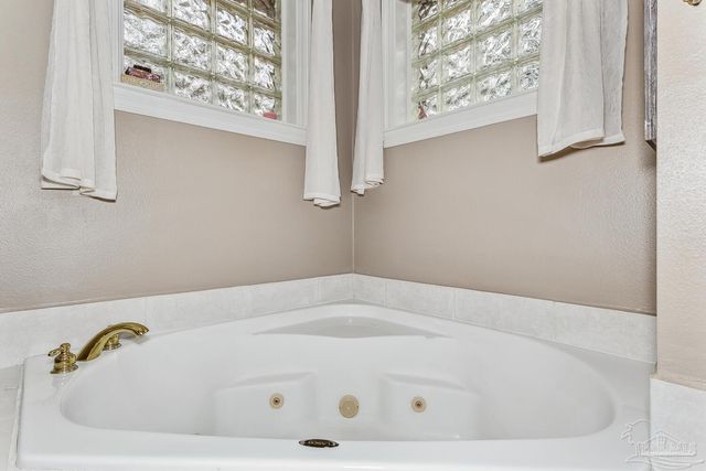 1363 Water Oaks Trl, Cantonment, FL 32533