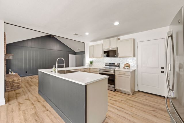 4105 Hemlock Street, Fort Worth, TX 76137