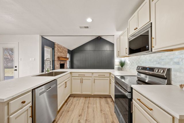 4105 Hemlock Street, Fort Worth, TX 76137