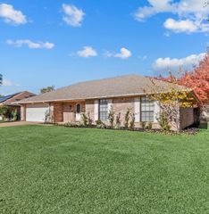 4105 Hemlock Street, Fort Worth, TX 76137