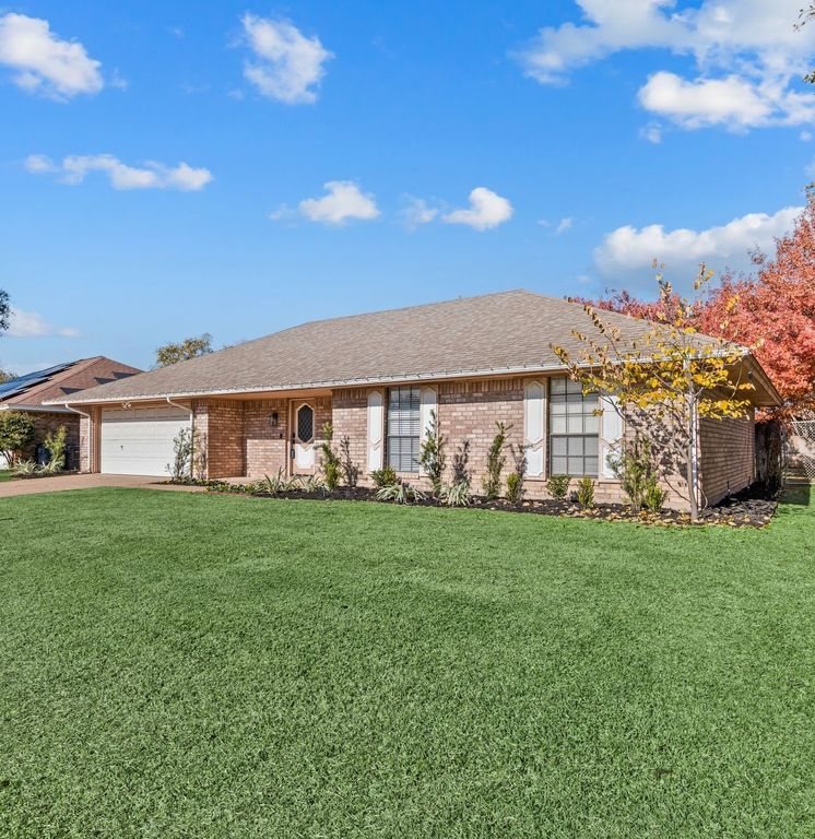 4105 Hemlock Street, Fort Worth, TX 76137