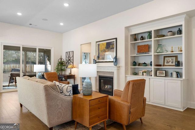 912 Lucky Lane, Woodstock, GA 30188