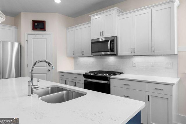 912 Lucky Lane, Woodstock, GA 30188