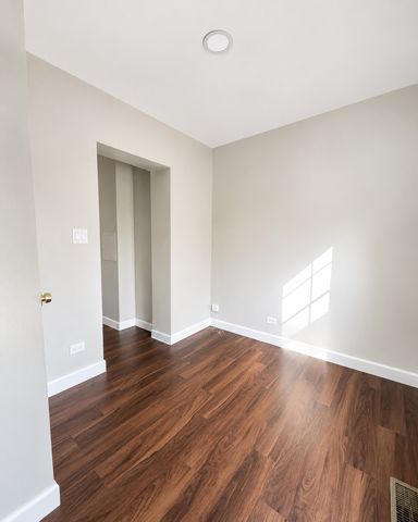 1538 N Rockwell Street 2R, Chicago, IL 60622