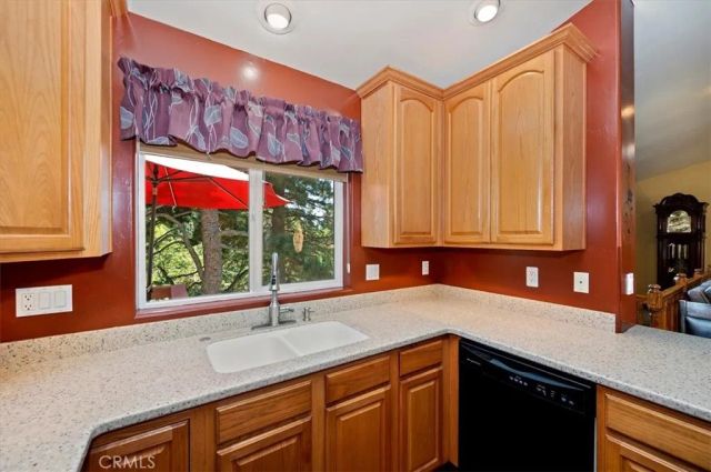 31095 Old City Creek Rd, Running Springs, CA 92382
