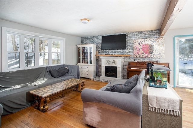 27 Howard Dr, Plymouth, MA 02360