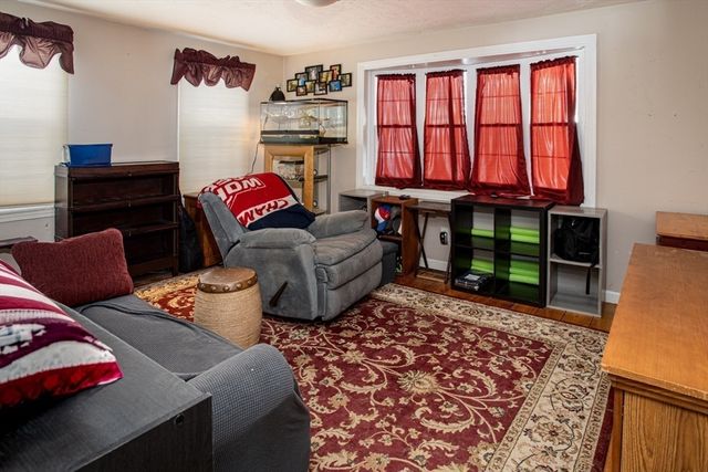 27 Howard Dr, Plymouth, MA 02360