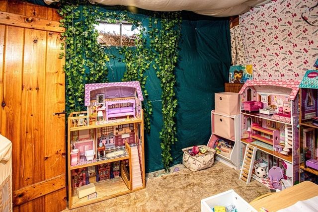 27 Howard Dr, Plymouth, MA 02360