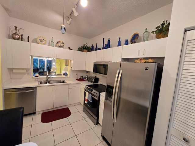 5084 Rose Hill Drive 1103, Boynton Beach, FL 33437