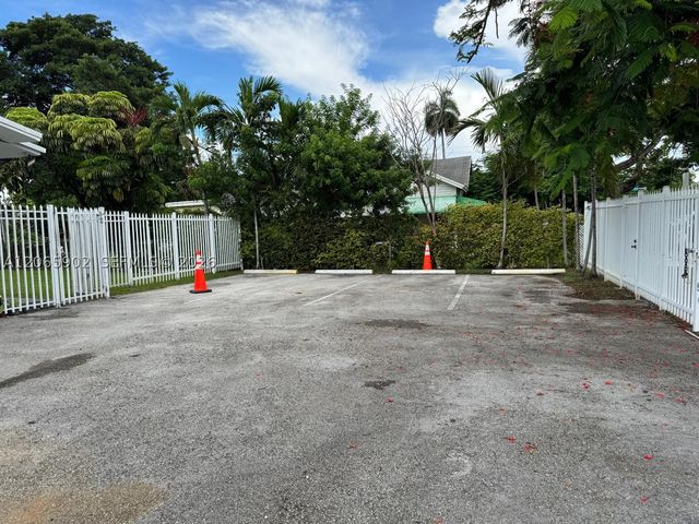 1864 NW 28th St 5, Miami, FL 33142