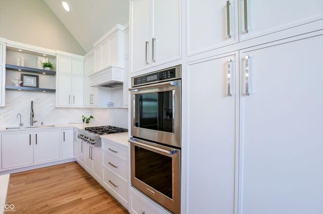 9238 Treasure Point, Indianapolis, IN 46236