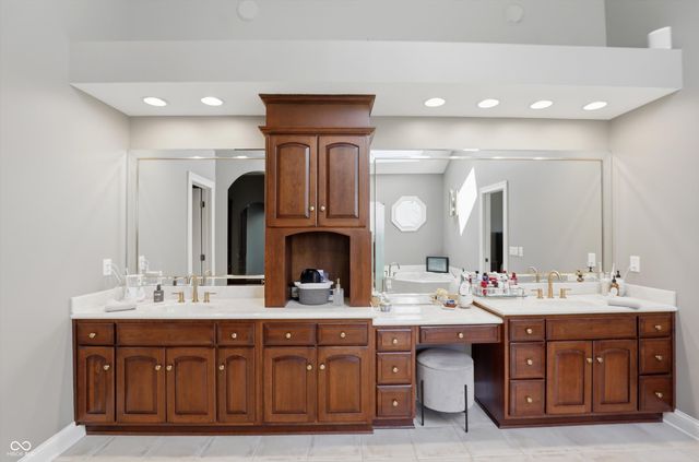 9238 Treasure Point, Indianapolis, IN 46236