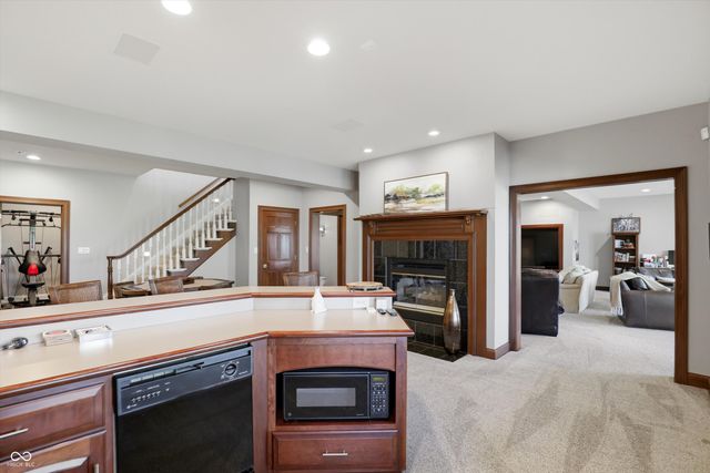 9238 Treasure Point, Indianapolis, IN 46236