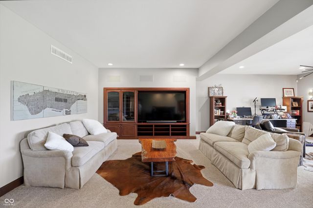 9238 Treasure Point, Indianapolis, IN 46236
