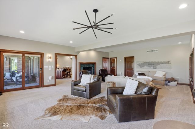 9238 Treasure Point, Indianapolis, IN 46236