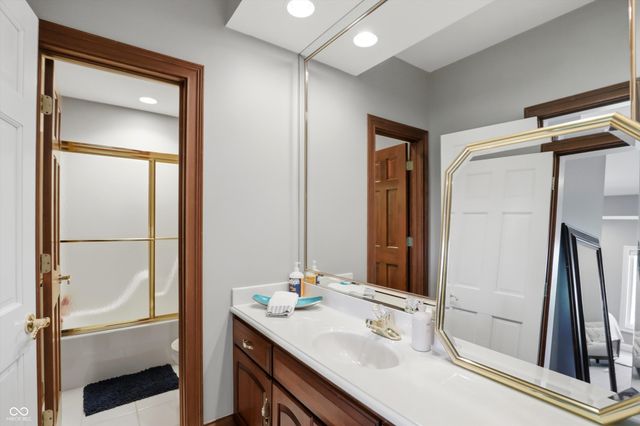 9238 Treasure Point, Indianapolis, IN 46236