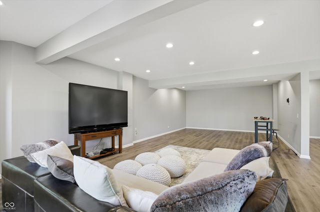 9238 Treasure Point, Indianapolis, IN 46236