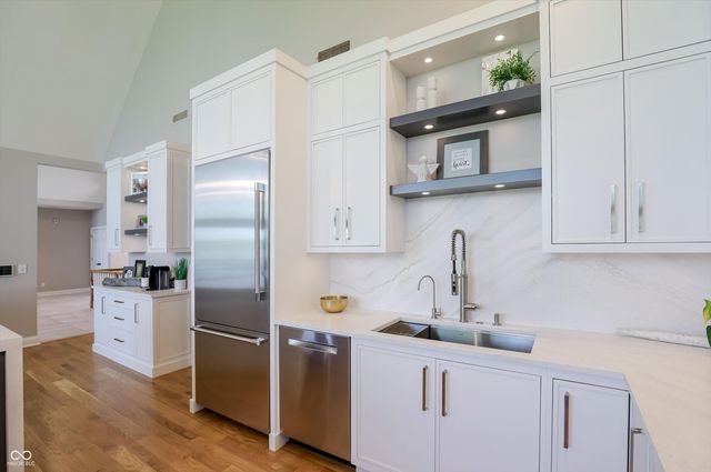 9238 Treasure Point, Indianapolis, IN 46236