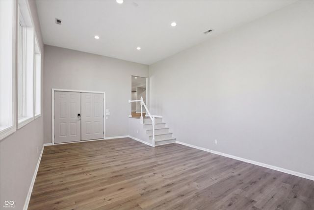 9238 Treasure Point, Indianapolis, IN 46236