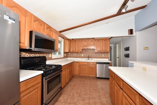 10156 S Nicholson ROAD, Oak Creek, WI 53154